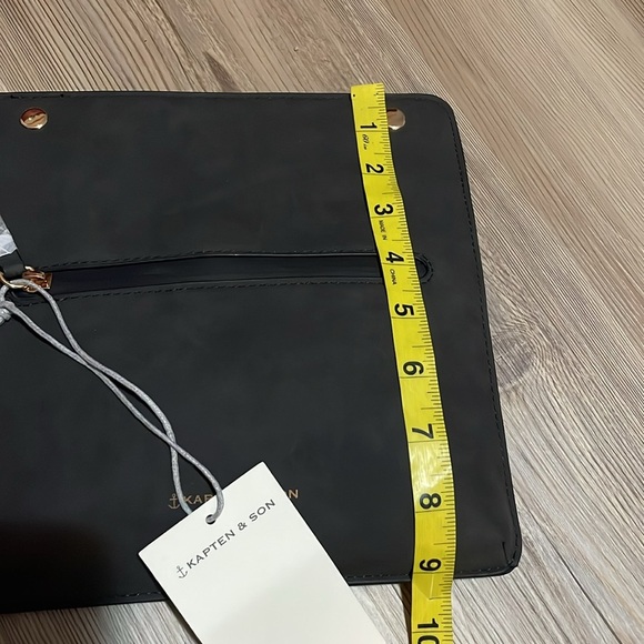 Kapten & Son Umea Pro Pouch Black 9” X 9” Vegan Leather Dust bag included - Picture 4 of 10